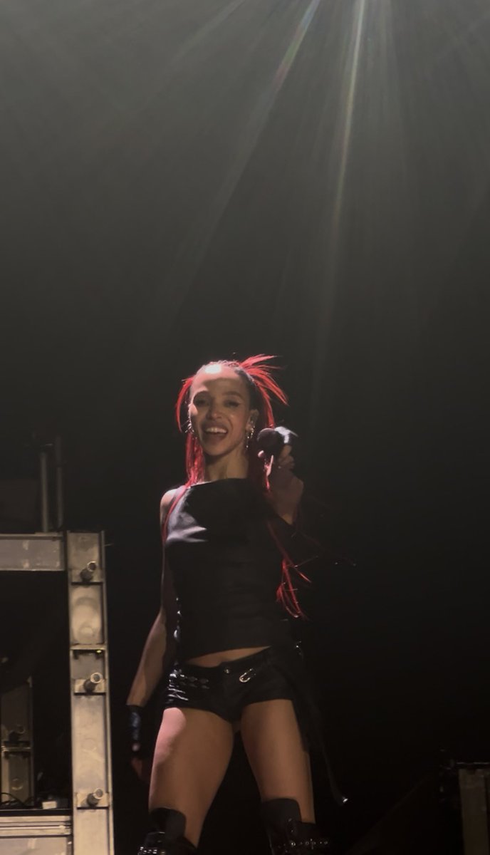 jack_tost's tweet photo. @FKAtwigs it was the best time of my life, Poland absolutely adores you<3 https://t.co/Jbsnq8NSSv