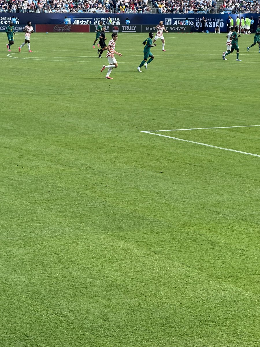 trekeitheon's tweet photo. Imagine hitting a 130 yard pitch shot off this grass. https://t.co/Zhr05jfbvW