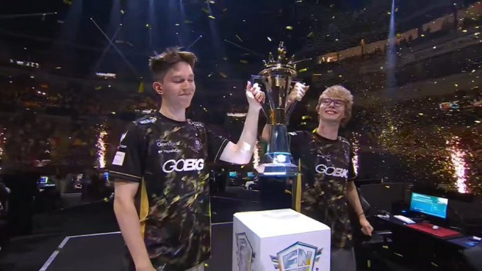 userisstack's tweet photo. MALIBUCA &amp; VICO HAVE WON SUMMIT LAN

CONGRATULATIONS TO THEM 👏❤️ https://t.co/81at44RMgv