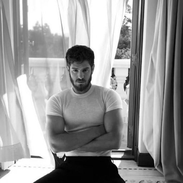mooninmyheart__'s tweet photo. The man https://t.co/K8HziMjVh1