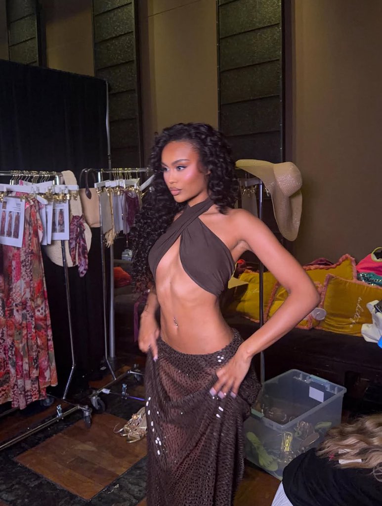 archivesella's tweet photo. serving face and body ✨ https://t.co/eajITozpYy