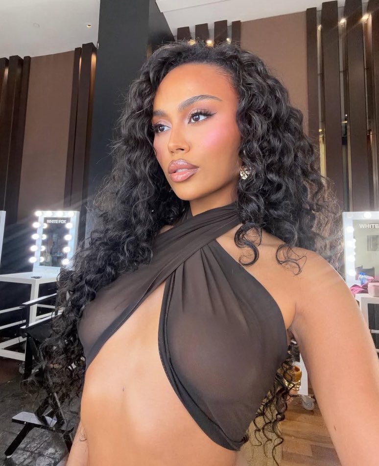 archivesella's tweet photo. serving face and body ✨ https://t.co/eajITozpYy