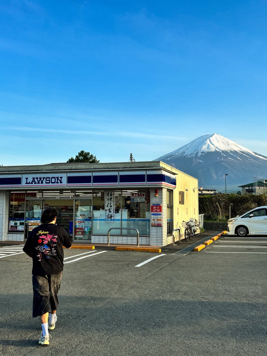 LC9P9's tweet photo. L’IMMENSE FUJISAN MERCI POUR TOUT 🗻🤍 https://t.co/qyhFDzkWNB