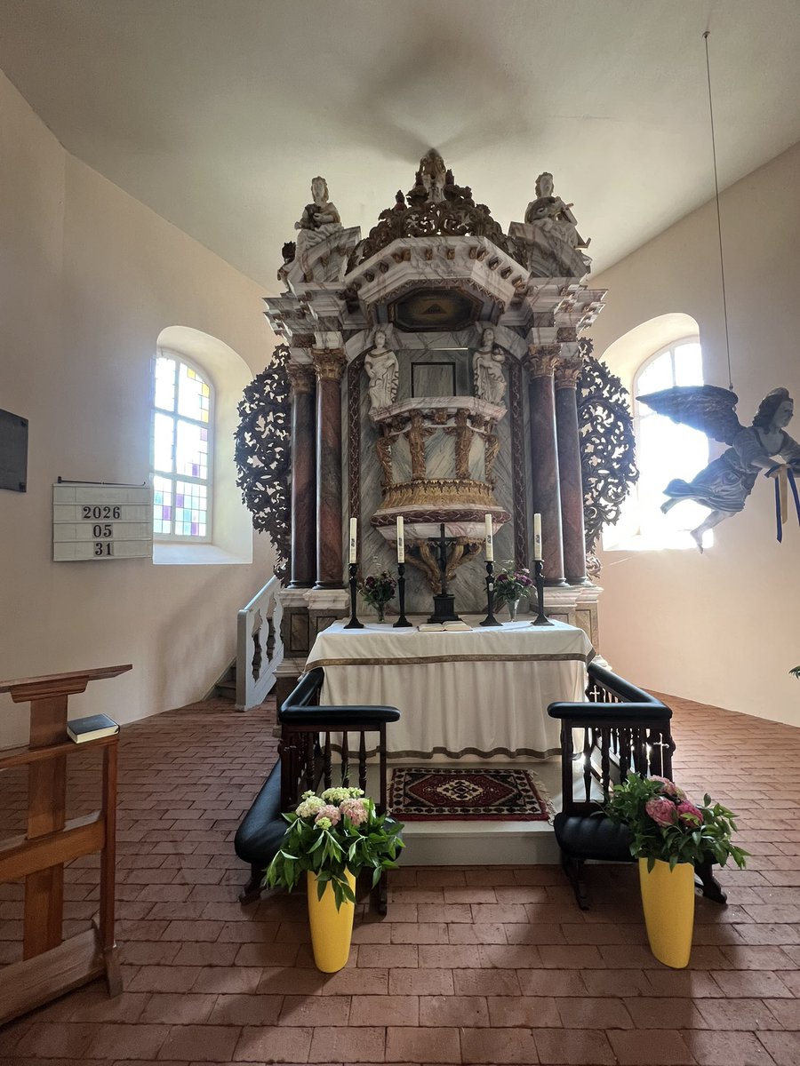 KristfBalint's tweet photo. In einer sehr gut gefüllten Dorfkirche von Garz (Kirchenkreis Wittstock-Ruppin) dachten wir heute etwas altbekanntem, sehr vertrautem nach, dem Aaronitischen Segen aus Num 6. Seinen Rahmen gab ihm der pastor loci, Alexander Stojanowič, musikalisch wurde die singefreudige Gemeinde https://t.co/iGlhKgh6jg