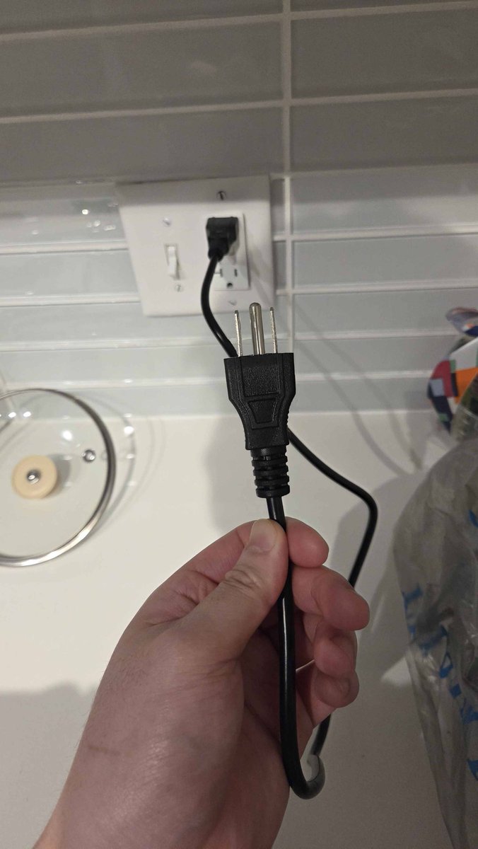 CheckDSK's tweet photo. ok what do i do with this thing https://t.co/MHTjV9R999