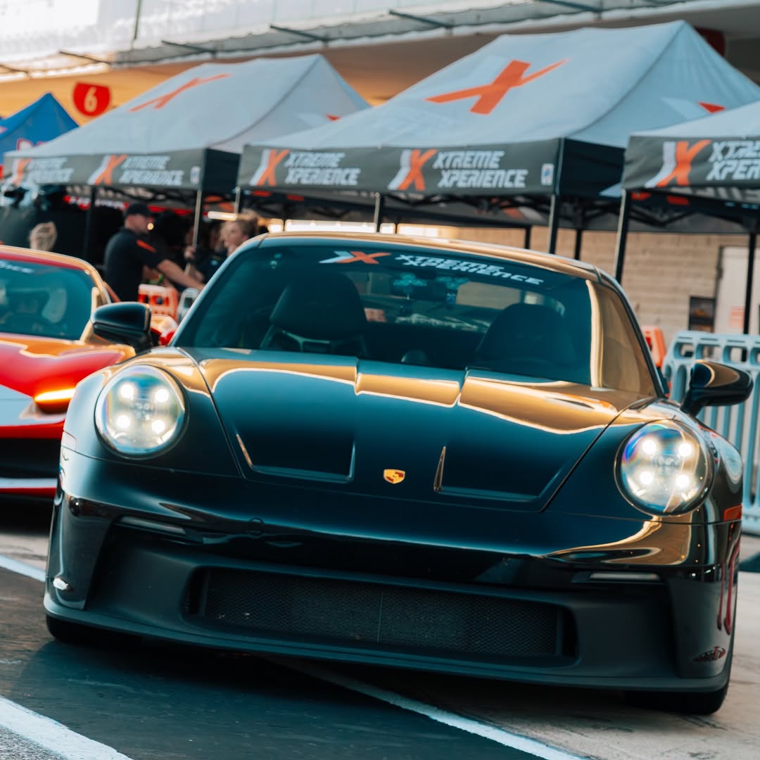 xtremexperixiph's tweet photo. The 992.1 Porsche 911 GT3 uses front suspension parts directly from the GT3 RS. This reduces front-end dive under heavy braking by 50%, keeping the car flat and stable entering tight corners. 🏁📉

Experience the incredible handling first hand, with us... https://t.co/3II0B0wuGK