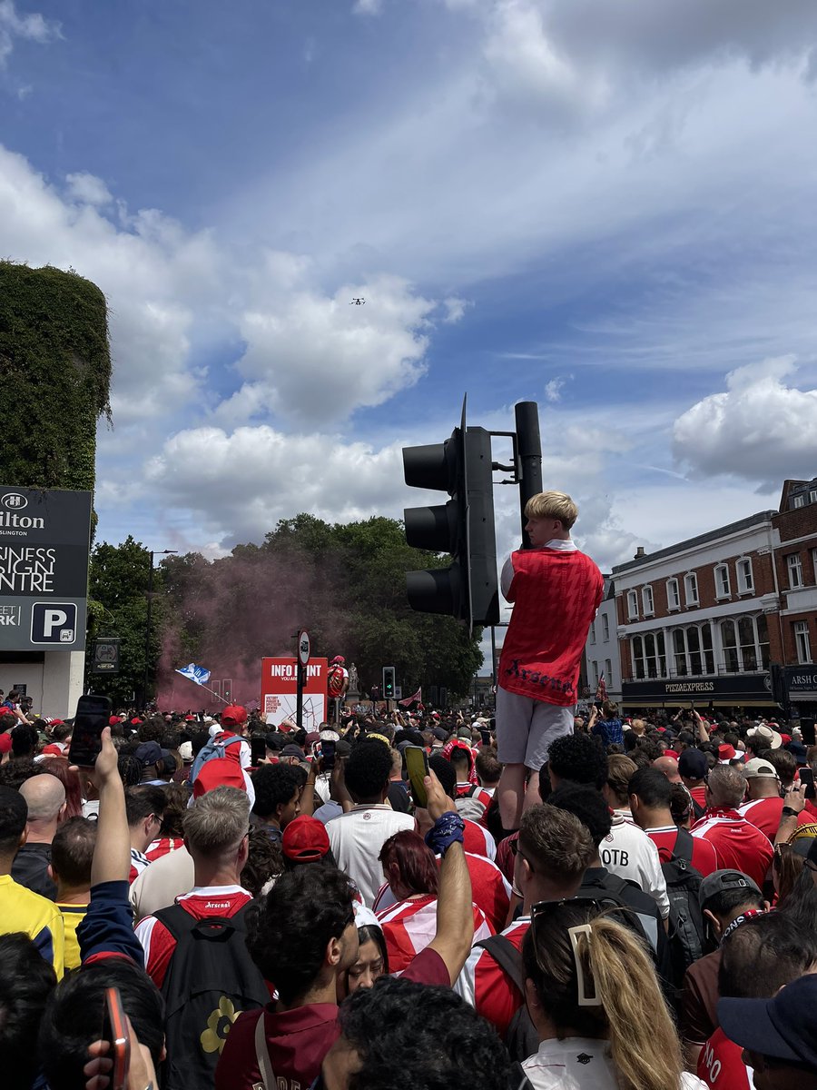 OGShoody's tweet photo. It was absolutely mental at the parade today. We got one guy up on traffic light drinking from …. Peep frame 1 https://t.co/oaCZYh33v7
