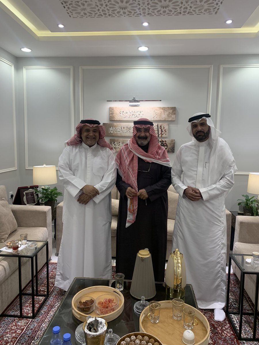 mahthob1's tweet photo. أمسية جميلة مع الجمال بمعية : 

الفنان القدير الأستاذ عبدالله عسيري 
ورئيس صحيفة عسير الأستاذ يحيى مشافي https://t.co/32TzD5QNNy