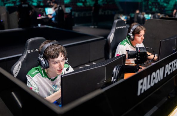 419twizzz's tweet photo. UNDISPUTED GOATS OF FORTNITE 

CAME IN AND SAVED NA WITH A SECOND PLACE CLUTCH FROM 30TH WOW 🇺🇸🦅 https://t.co/gzT0n1Lwvg