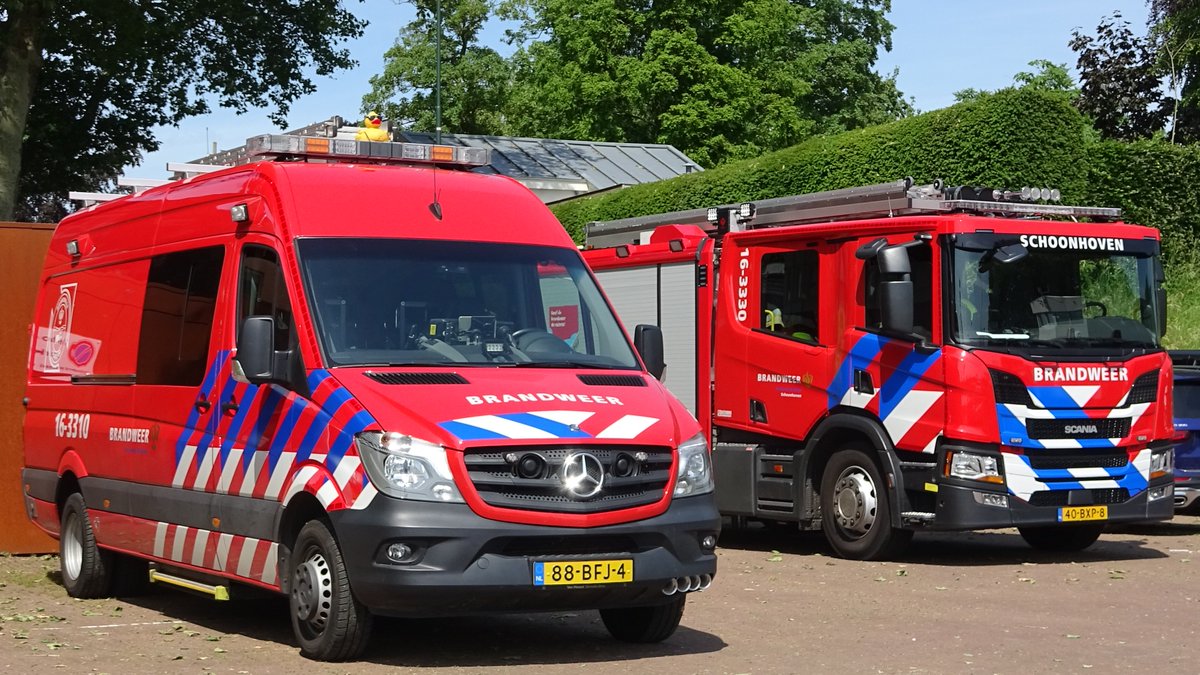JeffreySDT's tweet photo. Tankautospuit 16-3330 &amp; Waterongevallenvoertuig 
16-3110 #Brandweer #Schoonhoven https://t.co/yeSzT2VbeF