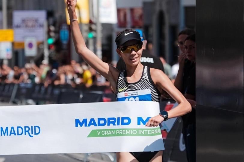 COM_Mexico's tweet photo. ¡HISTÓRICA Y GIGANTE! 🇲🇽🏃‍♀️💨

La marchista mexicana Alegna González brilla con luz propia en Madrid 🇪🇸 y se lleva los aplausos del mundo tras registrar un tiempazo de 44.03 min en los 10k del V Gran Premio Internacional Madrid Marcha 2026.
¡Deja tu ❤️ de orgullo! https://t.co/MrwkdO5x3e