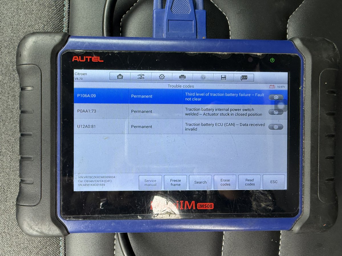 evclinic's tweet photo. STELLANTIS: an error on healthy cells costs you 9,000 €
After a crash (not all of them), Stellantis locks the battery with a P1069 or P106A fault and the description "Third level of traction battery failure." A fault with no concrete publicly available service bulletin, a fault that not even authorized service centers can explain.

We had a 2022 eJumpy with 1,600 km and this exact fault: warranty denied, an immobile vehicle that until now we never managed to fix. The only option on offer was replacing the entire battery system, because replacing the BMS isn't possible.

Now, after almost 4 years, having gone deep into the digital forensics of their systems and similar ones, we've found where the fault actually lives: in 114 data blocks with 114 individual checksum locations. In parallel we're working on an e-C4 with a denied warranty, alongside that old project. We exported every bit of data we could and we're validating our ultra-complex algorithm for hunting down crash flags, so we can save owners a 10,000 € bill.

This fault that sits in their system also shows up without any crash, like with the Mahle DCDC/OBC unit mentioned above: when it burns out and internally shorts, the BMS locks. That's exactly why we never even touched the Mahle OBC, because after a repair the fault can come back. We had a case where the OBC burned out again, damaged the HV cable to the battery, and damaged the battery itself. One of the reasons OBC repair is very risky if you come in too late and ignore the intermittent dropouts.

But now we have a solution for that potential problem too.
Coming online soon: the Stellantis TC275 BMU Editor, for all our branches and other 3rd party partners working these systems at scale, so a factory fault doesn't end up being your 15,000 € liability.
You read the processor's DFLASH, upload it, click edit, save the new MOD, write the new file back, and the vehicle forgets it was ever faulty and that it's a Stellantis.

Catalog: 1677671480, 9841848180, 9694347580, 9835785980, 9840685180 
Fault: P1069, P106A 
Battery: new 25,000 €, refurbished 9,000 € 
Cause: bad design and bad policy 
Processor: SAK-TC275

Old example from 2022 https://t.co/cIQIU1uBBQ