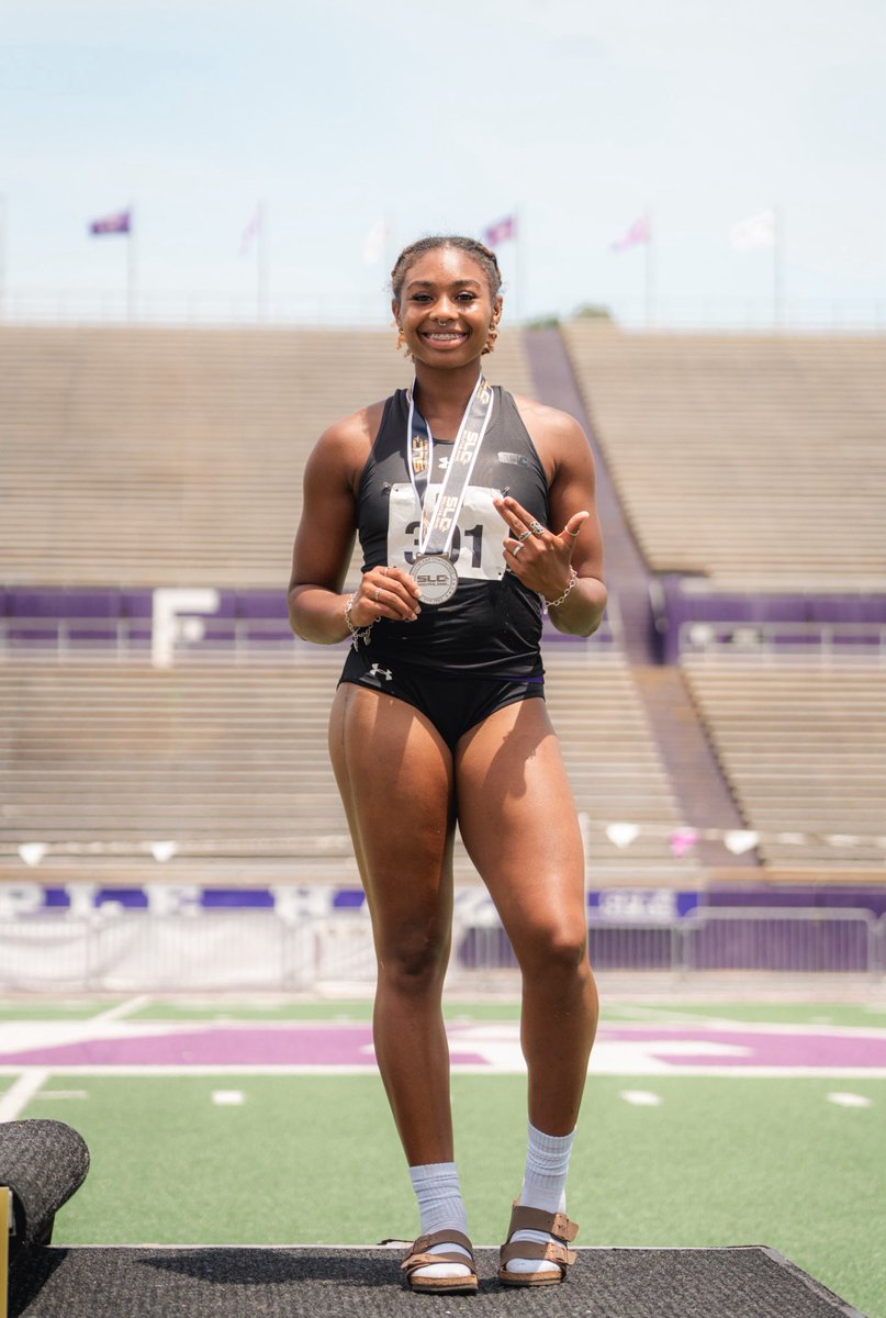 basiamitchell_'s tweet photo. Currently in the Transfer Portal #Trackandfield 

PRs:
indoor:
pent- 3764
60mh- 8.59
long jump- 5.85m

outdoor:
hept- 5452
100mh- 13.58
200- 24.64
800- 2:27
long jump- 6.07m
high jump- 1.65m
shot put- 12.90m
javelin- 34.40m https://t.co/JLGoxRdxv4