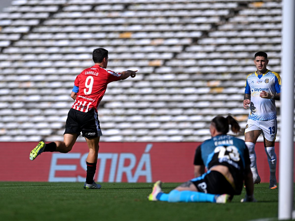 Lavozalbirroja's tweet photo. 🇦🇹👊🏻 ¡GAAAANOOOOOO ESTUDIANTES!

El equipo del ‘Cacique’ Medina se impuso por 3 a 0 ante Rosario Central, y clasificó a los 8vos de final de la Copa Argentina.

⚽️ Carrillo, Palacios (P) y Amondarain.

⏱️ 90’ #EDLP 3-0 #CARC https://t.co/9fTOoh64Ot