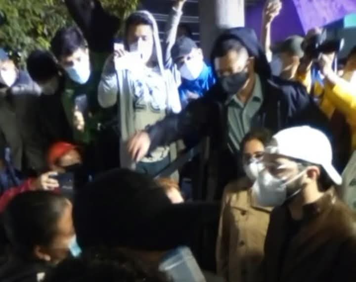 VaneZ07's tweet photo. Hace 6 años exactamente el clima nos sorprendió y la zona donde residía se vio super afectada, porque Dios fue el único que hizo que lográramos salir a tiempo de casa jamas pensé que tendría q no casa a un Presidente de la República @nayibbukele @SecPrensaSV https://t.co/9itFjkjQFr