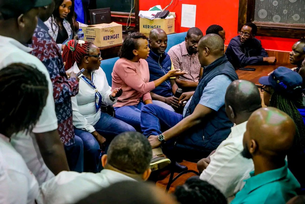 KiambuTweep's tweet photo. Jezebel Pauline Njoroge is Uhuru's point man in the Linda Wananchi outfit; she is seen here reading the riot act to the " leadership of the Linda Uhuru" 

In the last two months, political activity has declined because SC James Orengo and Babu Owino realised that the ground was on the other side of ODM.

So they started diverting resources issued by Uhuru for mobilisation to their personal projects. Watenya, too, said he can't be a stupid Luhya like the historical Luhya leaders that Moi, Kibaki, and Jomo used. He too started embezzling the funds. 

Uhuru stopped the tap; Luhyas started uniting, remember the 3 meetings that Sifuna, Khalwale and other 7 Luhya MPs have been having; it was as a result of Uhuru's financial withdrawal.

This will be the 3 rd project Uhuru will be doing, trying to limit or rather uproot PresidentWilliam Ruto from power by other means other than the ballot. 

In 2024, June he wanted a civilian coup, but Ruto and Raila saw his plan and completed his deal; he then brought in the United Opposition, but Kenyans rejected the lot, saying that they were not better than William Samoei Ruto. His 3rd attempt is trying to lure the Luo community into the streets through Linda Mwanachi rallies and groups, but Luos rejected them. 

If Sifuna, Orengo and Babu cannot bring the Luo (militant branch of ODM) to their fore, they will be deemed as failures by their paymaster, Uhuru Muigai Kenyatta. 

Uhuru will be left with no other option but to kill the Linda Mwananchi. That is why Senator Oburu does not want to expel Senator Sifuna, Orengo and Babu Owino because they will have no other fallback party.
#Babukwasababu #Wabiro #LindaMwananchi