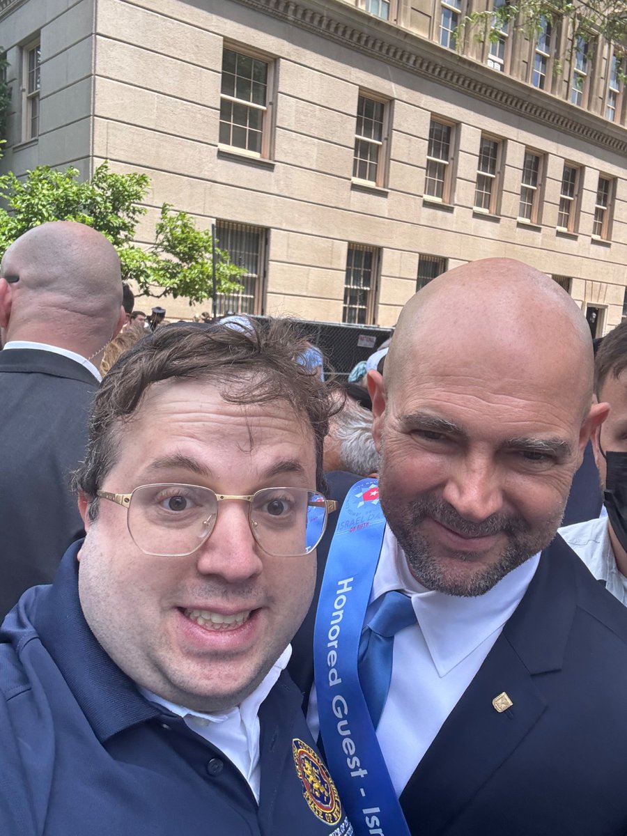 LandaSheya's tweet photo. A beautiful day marching in the annual Israel day parade joined by thousands!!! https://t.co/BrWdBRlC7c