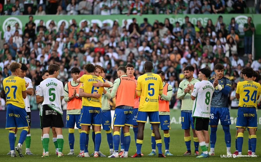 AlexFdez8's tweet photo. A toda la familia del @realracingclub ,  GRACIAS 💚.  Sois un club y una afición  de Primera no solo por lo que conseguís deportivamente si no también por gestos como el de hoy que os hacen aún más grandes. 

Aquí tenéis un seguidor más 🙌🏻. Felicidades campeones. https://t.co/A3BBQN3z26