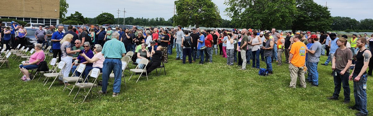 MechLocal701's tweet photo. This past Friday, May 29, 2026, after her shift ended, Nana Pepesch and her coworkers gathered to celebrate Nana’s 60 years of service at the Eaton Corporation in Lincoln, IL. Congratulations!
#Unionist #Family #Solidarity #Community https://t.co/R3r7eKpyZf