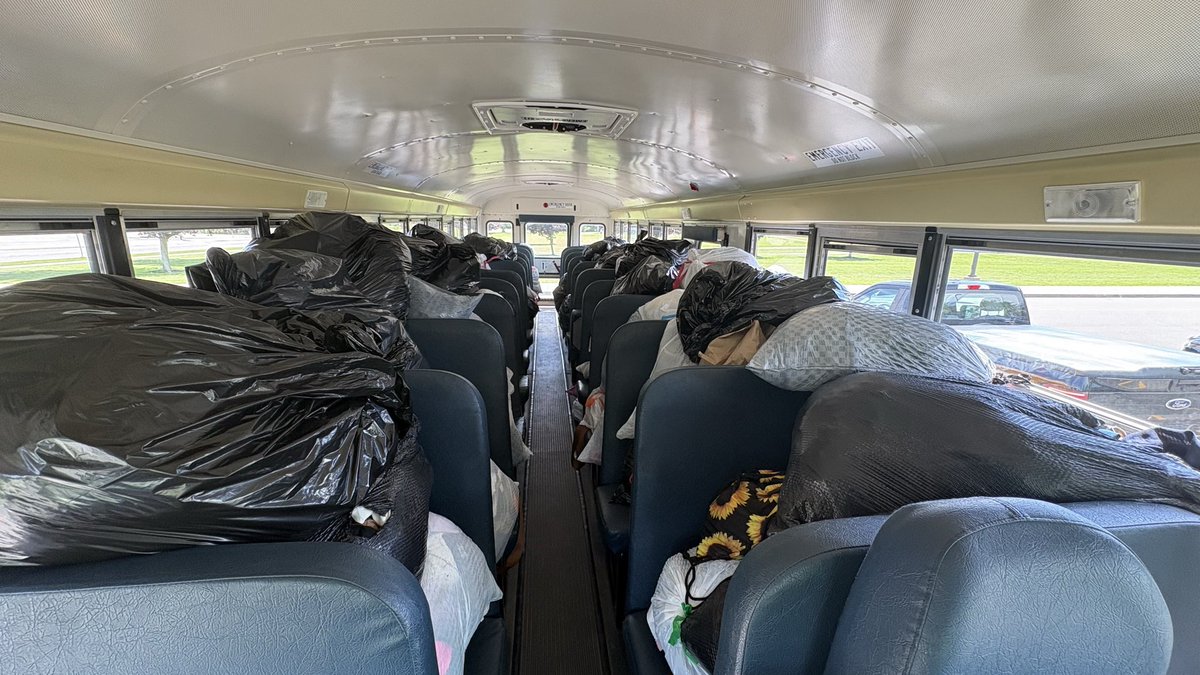 JessicaCramer26's tweet photo. Thank you ECS community for all of your donations to Fill the Bus! We donated 1,938 pounds of clothing with the profits supporting our food pantry. Thank you for your help! #OneElba https://t.co/gC9k8bsqPN