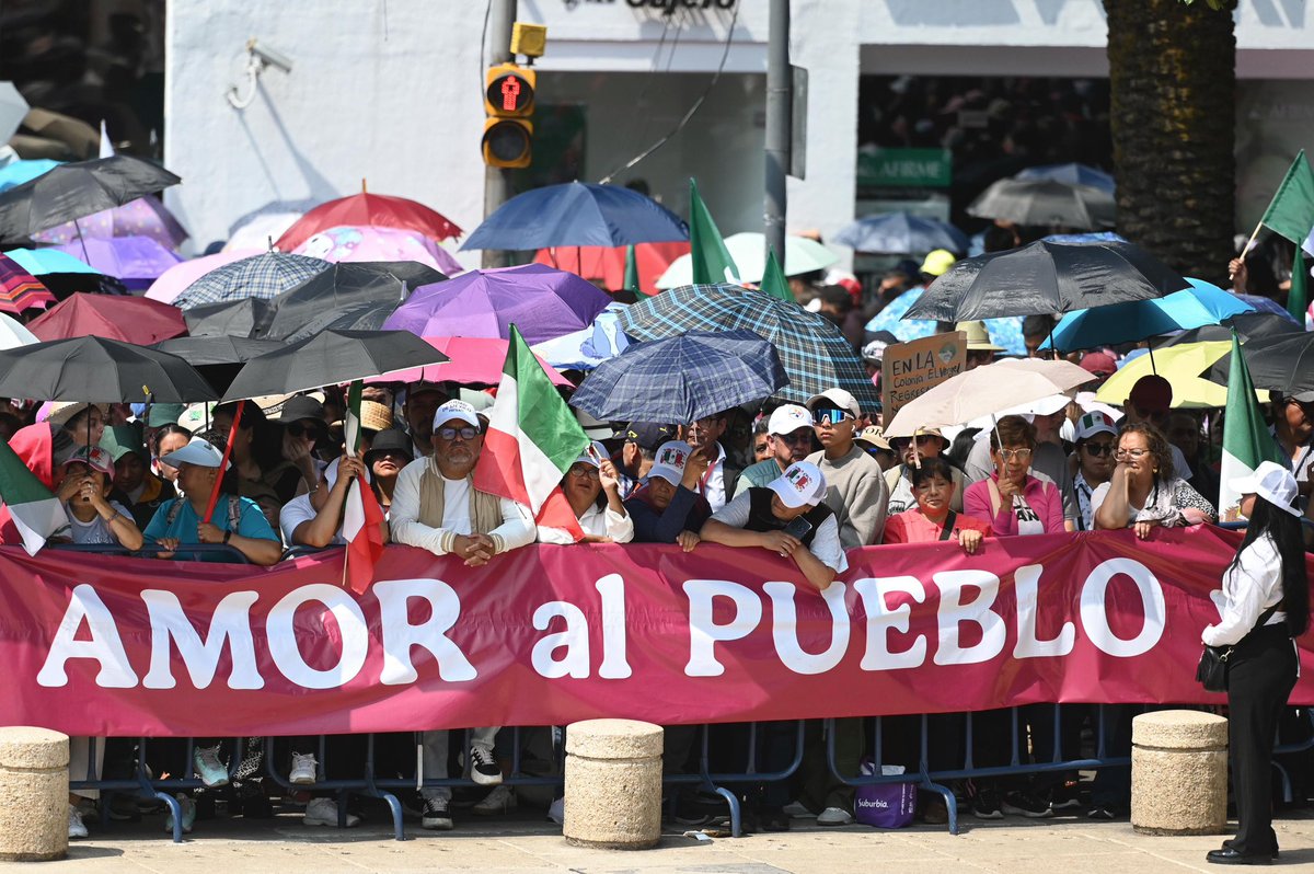 mefecitdeus's tweet photo. Amor al Pueblo y a la Patria. 

Rendición de Cuentas a Dos Años del Triunfo. #claudiadaresultados https://t.co/gpTG4mYGWN