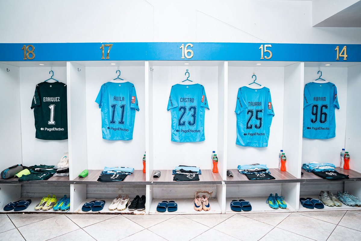 ClubSCristal's tweet photo. TODO LISTO 💪

Nuestra piel para hoy 🎽

#FuerzaCristal https://t.co/KnfPnNt748