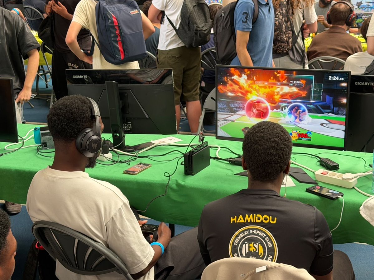 Tesc93's tweet photo. Fin du #KOF95 pour l’équipe TESC !

257th/420 pour @BendoSsb 

193th/420 pour @FovoZero9402 

Et enfin une grosse performance de @hamidoualasauce avec une 17ème place! avec des upsets sur Ponflex A8Z Réhann Neeroz !

Et coté #FC26 @rm26kb remporte le tournois solo ⚡️

@armateam https://t.co/M0ufMCxwAv