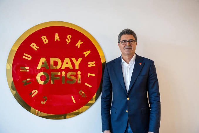 sokakkedisitv's tweet photo. 🔴 CHP Milletvekili Ensar Aytekin:

"Babaevine polisle girip kapıları kıranlardan camı çerçeveyi indirip tüm Türkiye’ye demokrasi düşmanlığı gösterenlerden hesap sormak için yarın (1 Haziran 2026) itibarıyla, mahkemelerden medet umarak iptal ettirilen 38. Olağan Kurultayımız için kurultay sürecini başlatıyor ve tüm Türkiye’de delegelerimizden imza topluyoruz.

Delege oyuyla, 4 kere seçilen Genel Başkanımız Özgür Özel’i 5.kez tekrar seçeceğimiz bu kurultaya aday olmak isteyen tüm atanmışları bekliyoruz."