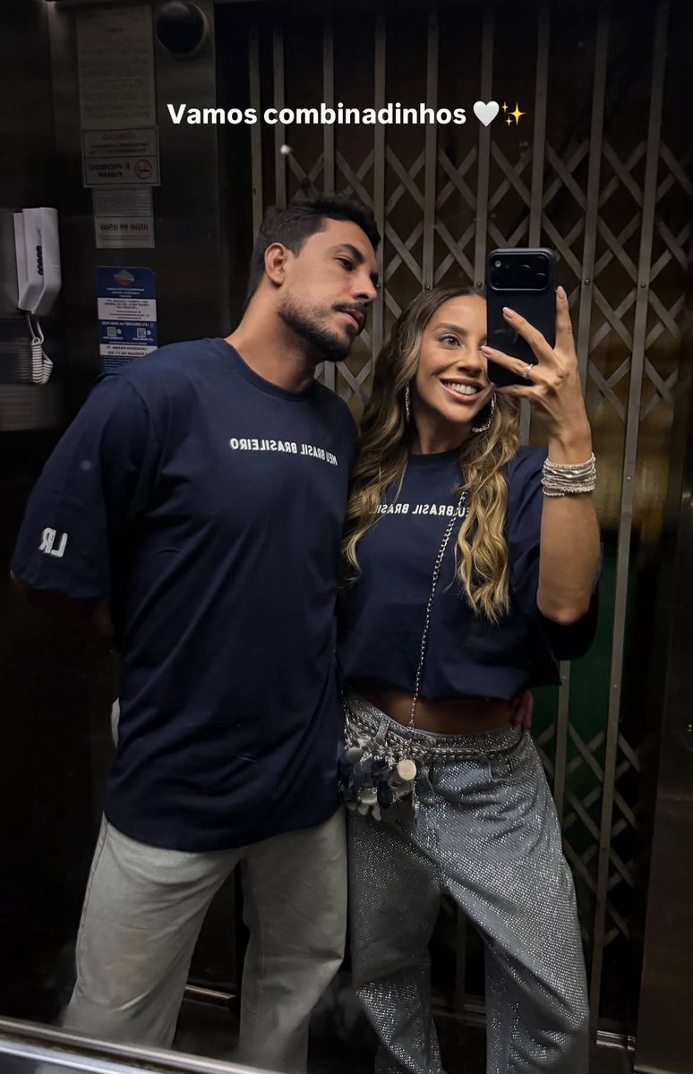 qgdarenataofc's tweet photo. Bora para o amistoso da Seleção Brasileira com o casal todo combinando! 🇧🇷❤️ https://t.co/Nhle4jnsb2