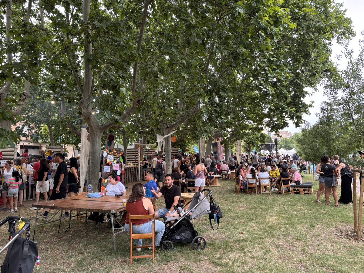 marc_aloy's tweet photo. Aquest cap de setmana hem celebrat la @festadelriu! Un espai magnific per promoure l’economia social i la cultura transformadora! Gràcies a totes les entitats que feu possible cada dia que #Manresa sigui una ciutat referent i compromesa per un món més just! https://t.co/ueJJygvz7p