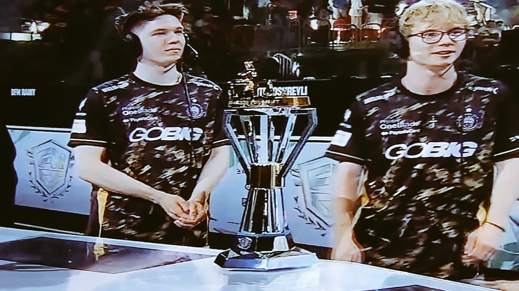 HavokFan1's tweet photo. Des européens qui win la lan ! C’est incroyable ! Énorme bien joué à Vico et Malibuca piur cette performance ! 
Énorme pensé a tout nos Frenchies tout de meme ! 🇫🇷
EU on top ! 🌷🫶
@Vicotryona @MalibucaFN 
Merci pour le cast @HvKGGs @ZetFarYT @coach_grimz @wazzth 
#EUontop #Lan https://t.co/Rc1Puhbx1N