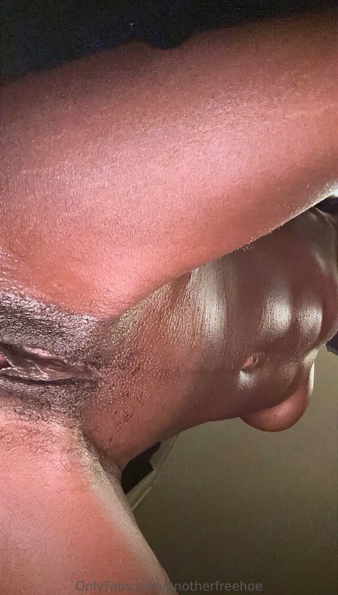 anotherfreehoe's tweet photo. pink peeking 🙈🤭 https://t.co/1wLHLl8u7y