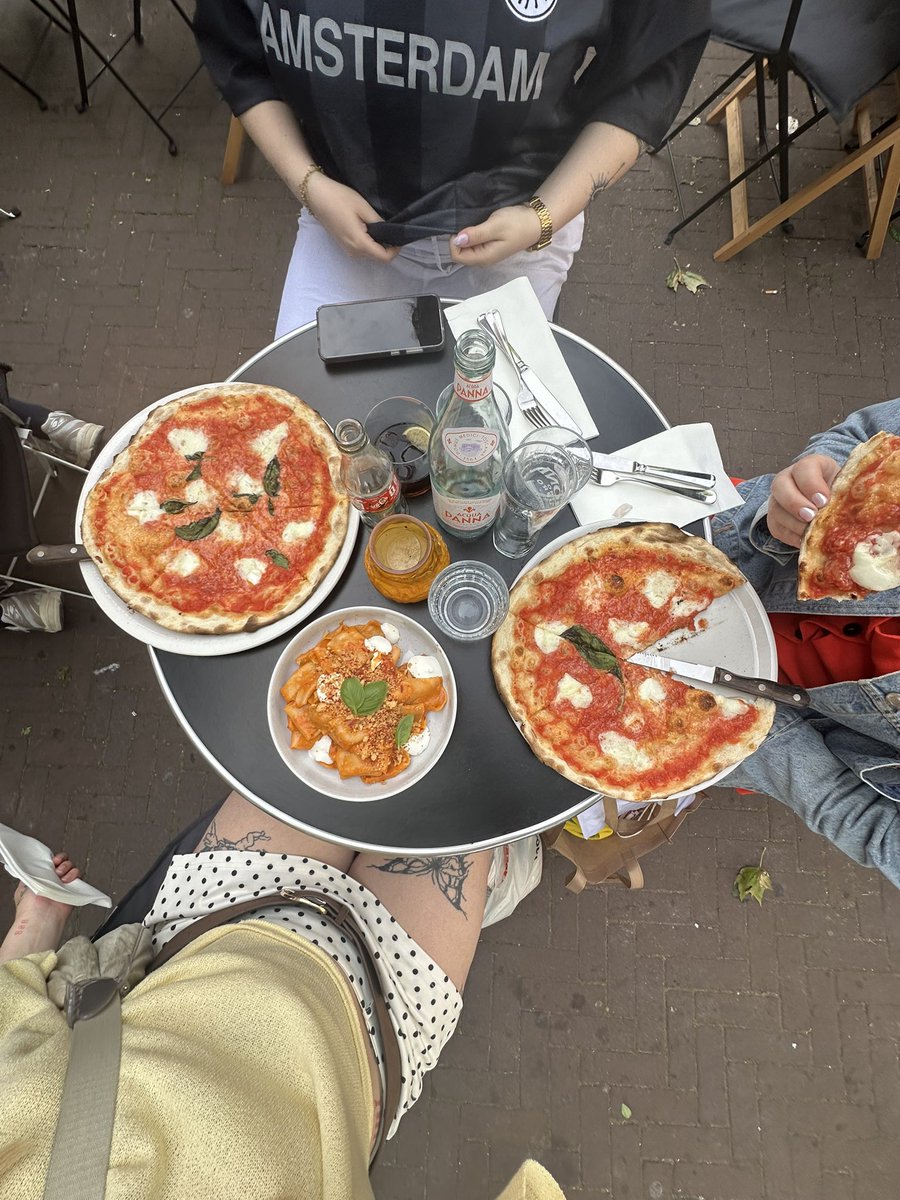 neaxstyles's tweet photo. AMSTERDAM N8

We had a lovely day in Amsterdam, went by the pop up, grabbed some bagels and just walked around before a lovely dinner outside. Then time for round two this evening https://t.co/uLFlYfUQrB