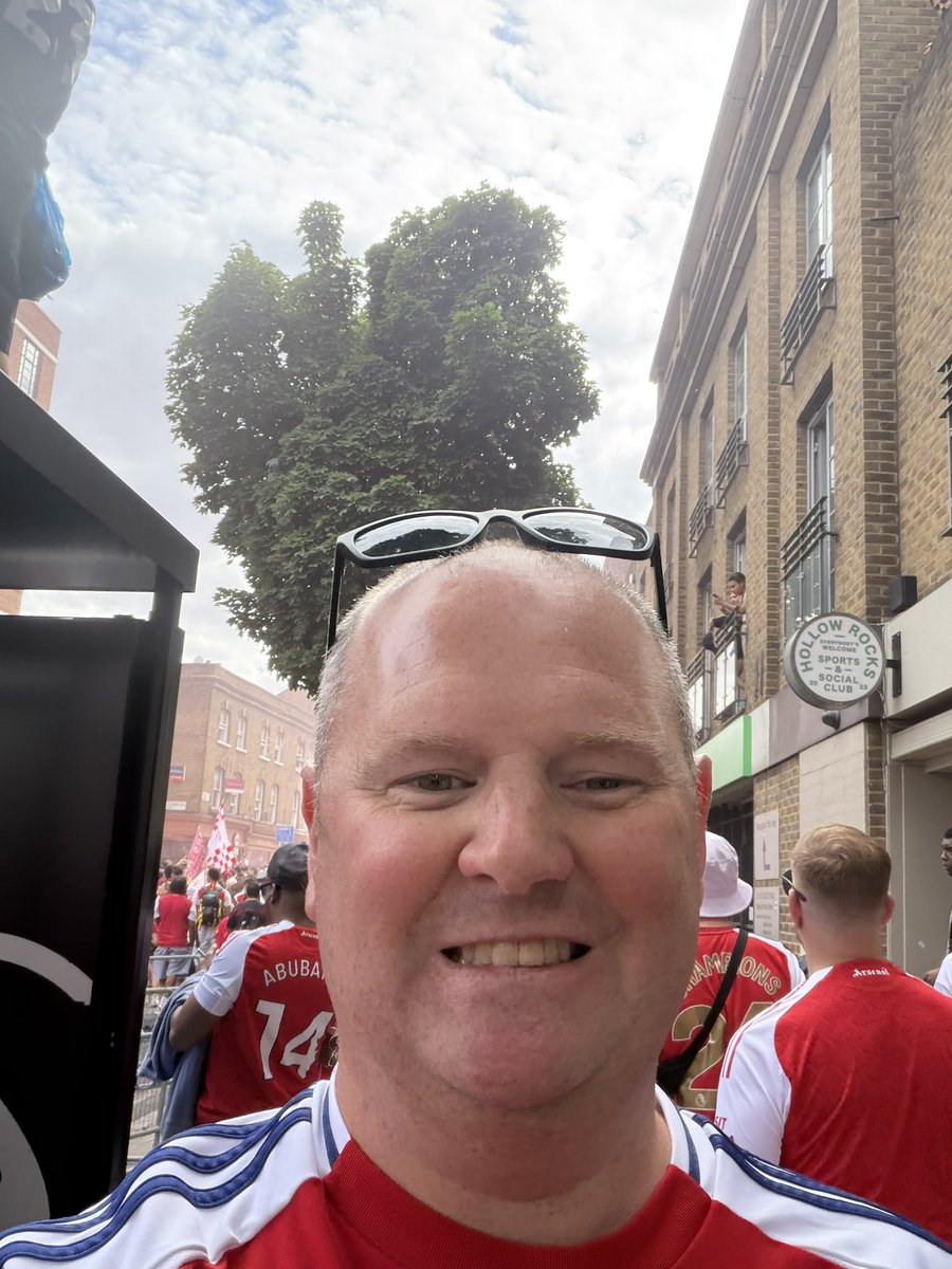 jonbrooksnobby's tweet photo. A wonderful day 🔴🍻😎🏆 CHAMPIONES CHAMPIONES OLE OLE OLE https://t.co/JD4C1ps8ua