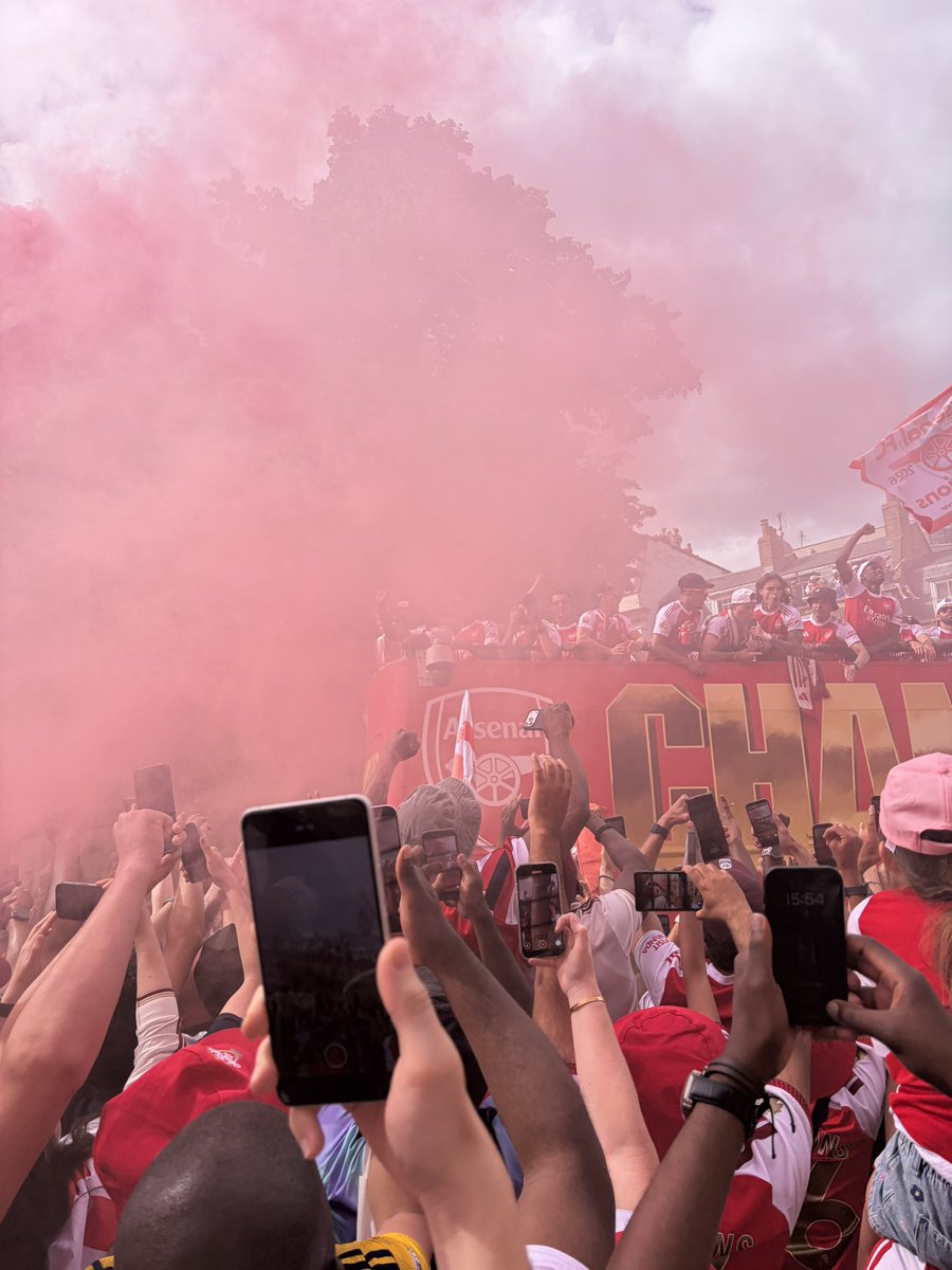 jonbrooksnobby's tweet photo. A wonderful day 🔴🍻😎🏆 CHAMPIONES CHAMPIONES OLE OLE OLE https://t.co/JD4C1ps8ua