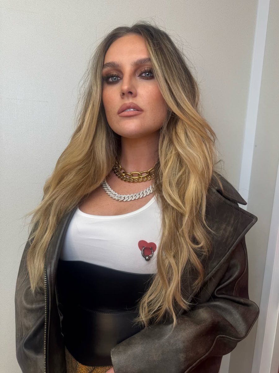 perriesnation's tweet photo. 📸 Perrie looks absolutely GORGEOUS in new photos shared by her makeup artist! https://t.co/wqh1pk9TMI