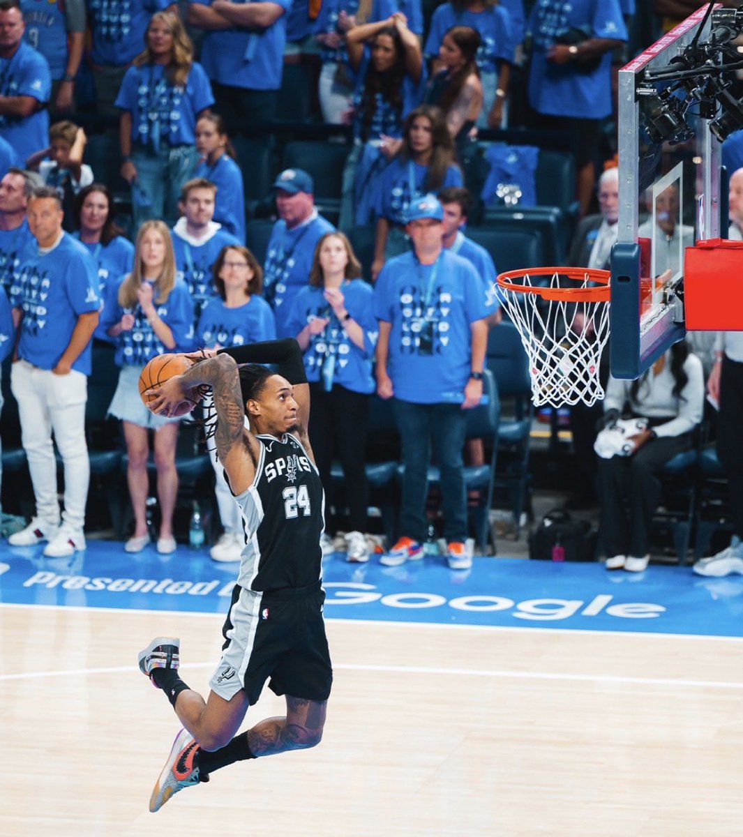 ZeroRedFlags's tweet photo. Had to change my profile pic to this iconic image of Devin Vassell closing out a gritty series with a monster slam. It’s absolutely beautiful. #GoSpurs https://t.co/asdncWEvHX