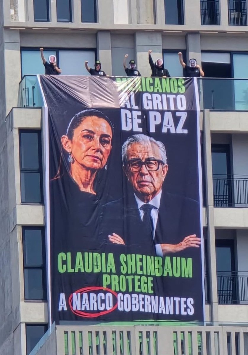 Halialuz's tweet photo. ❤️Esta es la imagen más hermosa que veran hoy ❤️

🇲🇽Ciudadanos frente al monumento a la revolución colgaron una lona con un contundente mensaje:

Claudia Sheinbaum protege a Narco Gobernantes 

¡Fuera Morena! https://t.co/oV1f5xbI3H