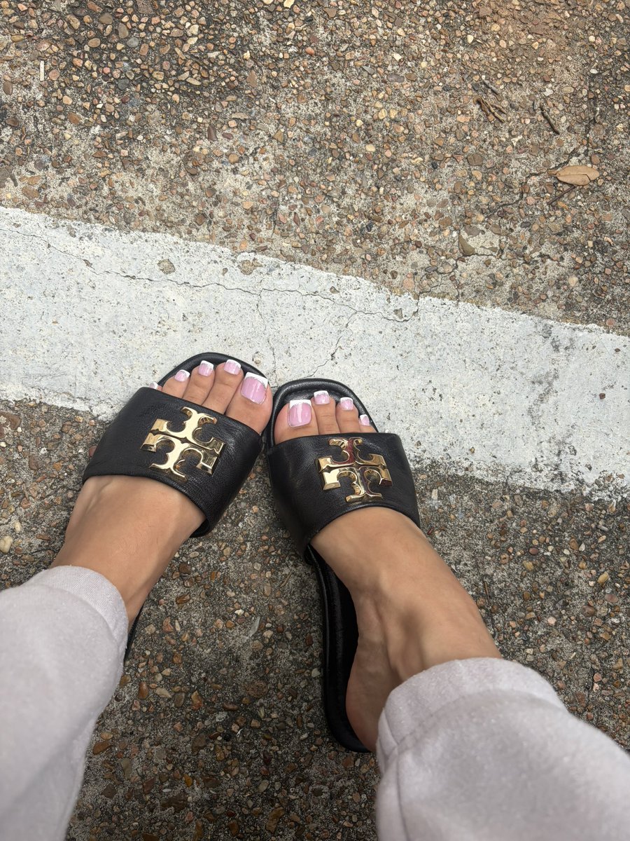 youlovesophiaa's tweet photo. do yall actually notice a fresh pedicure? https://t.co/SOTkPiDysK