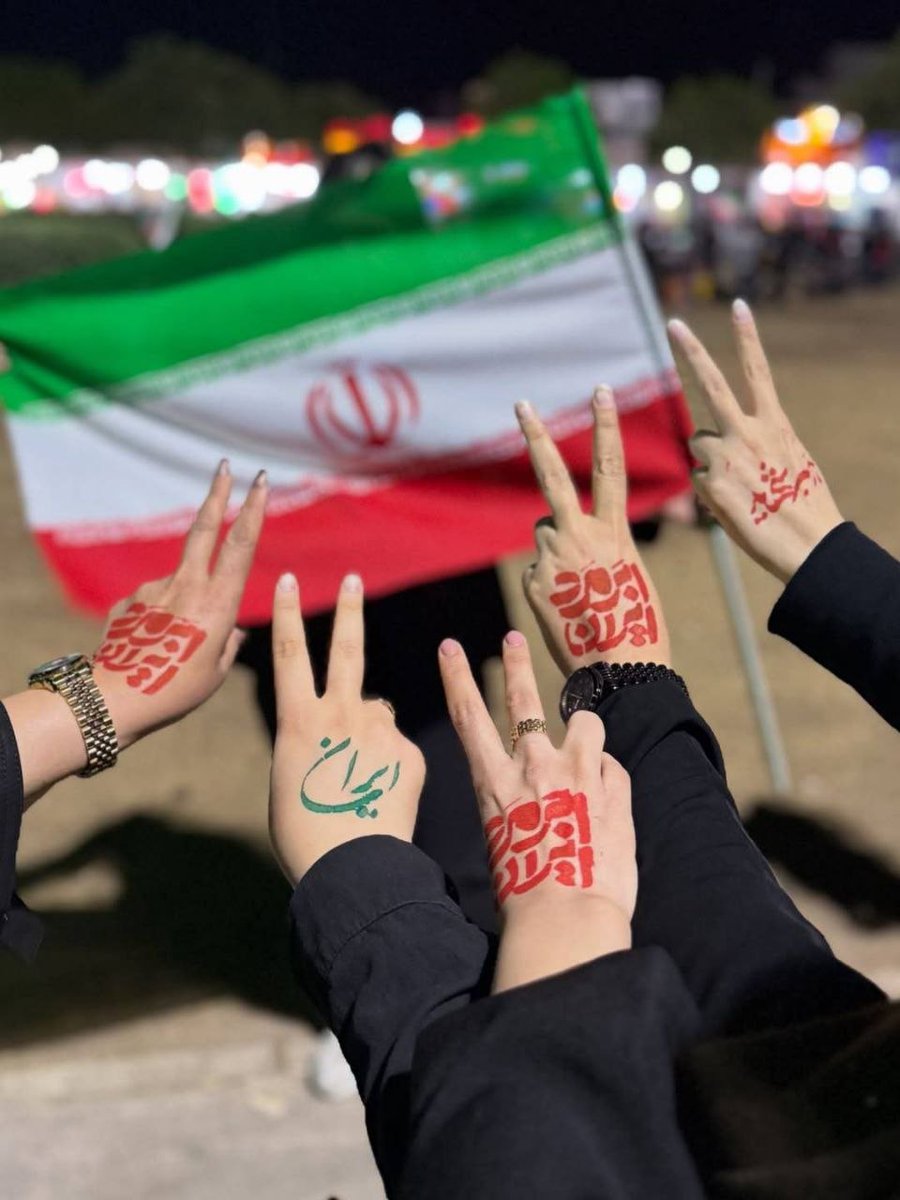 _mehdiamol's tweet photo. ابر مرد

#خیابان_ایران https://t.co/x8KtgNAe05