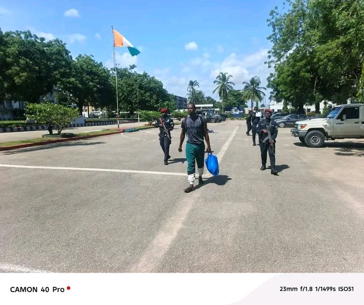 RedFighter242's tweet photo. This is the logical consequence of a decision to dismiss a gendarme from the military for losing his military equipment. His military uniform was confiscated because, in fact, the uniform belongs to the state, not the individual. https://t.co/f8ZyVYCjQ5