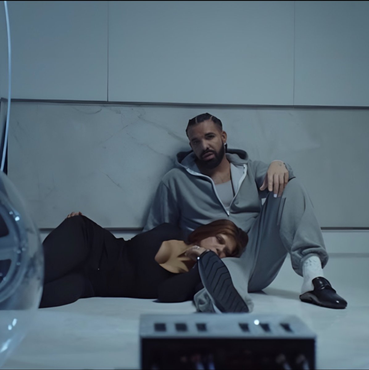 Prestigeplug7's tweet photo. This also marks Drake’s FIRST song to hold the #1 spot for multiple weeks since “In My Feelings” back in 2018! 📈🏆 https://t.co/nrD6soPRjV