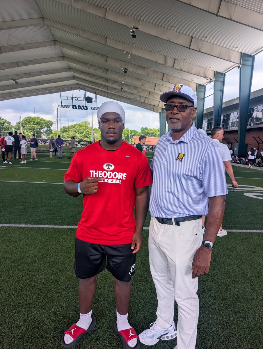 AbleKendrick's tweet photo. AGTG: Blessed to receive an 🅾️ffer From Miles College. Coach Goode @MilesFBStaff @GoldenBearsofMC #HBCU @norvellv75 @CoachLarson27 @RBsNation_RBN @Aex_bowl @TheCoachHollis @thevandalorian @CoachKt14801 @coolestpod23 @HallTechSports1 https://t.co/snMv3JF17w