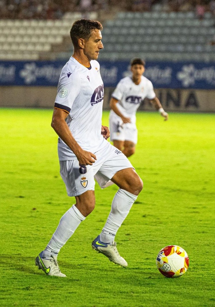VISCAYO's tweet photo. Enhorabuena para @antonio10caba por su merecido ascenso de categoría,siendo una pieza importante en el @RealJaenCF.
Futbolista de esos que cualquier entrenador quisiera tener.
A disfrutarlo....
💪🏻🤍💜 https://t.co/GecInRY8uF