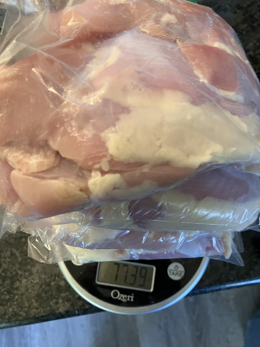 spiff88's tweet photo. Hey @Safeway - is this standard?

Package of chicken thighs
5.01 lbs, which is 80.16 oz

My scale reads…
77.39 oz of chicken
 2.79 oz of packaging
80.18 or 80.25 oz total https://t.co/wsmO7mf6FN