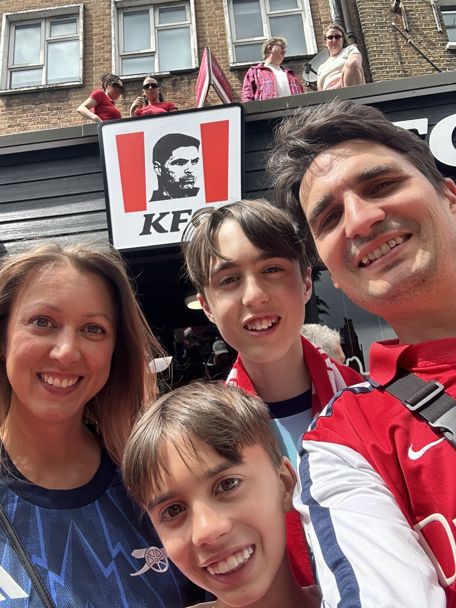 Rich_Ago's tweet photo. Great day out ❤️🤍🏆🎉 https://t.co/7JGWYsO4Fa