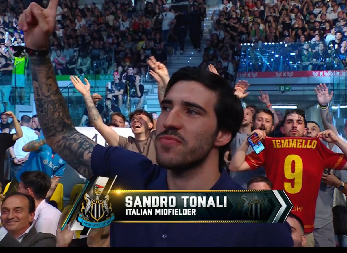 HowayMagsTV's tweet photo. Our very own Sandro Tonali is a #WWE fan as he is spotted at WWE Clash In Italy ! #NUFC #WWEClashInItaly #SandroTonali go on lad enjoy yourself! Sandro Ole Ole Ole !! https://t.co/YnY3simnNJ