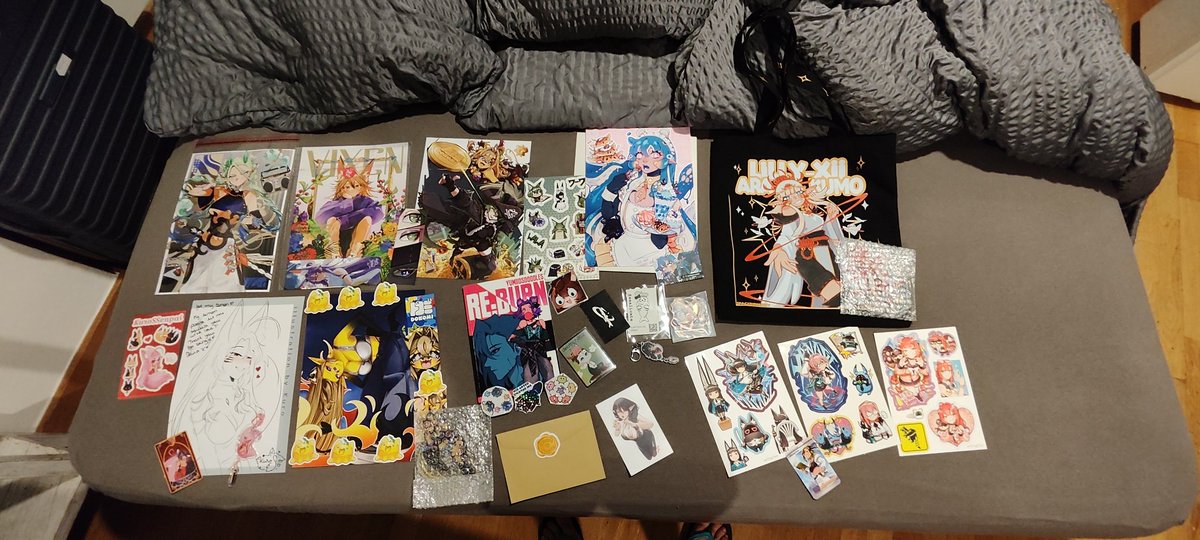yuzu_the_lemon_'s tweet photo. First day Dokomi Haul!
Was so nice to come back this year as well, and so many new artist and some to come back to 💜
@umiigoomi 
@SpaceBirbLizzy 
@gsongchan 
@paradesii_ 
@_littlemisstina 
@Dat_YunYang 
@krokofucholf 
@KurosSenpai https://t.co/aW9ApMyxC5