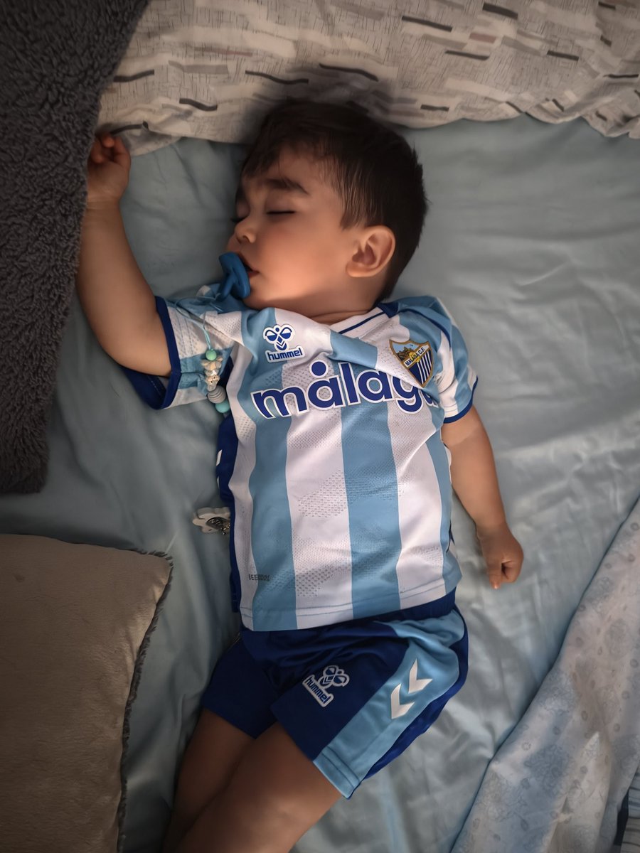 sergioo91's tweet photo. Así ha acabo mi hijo hoy, vivió un ascenso a segunda desde la barriga, ahora le toca vivir un ascenso a primera división por él y por todos 
@MalagaCF https://t.co/CQFWuk1EfM