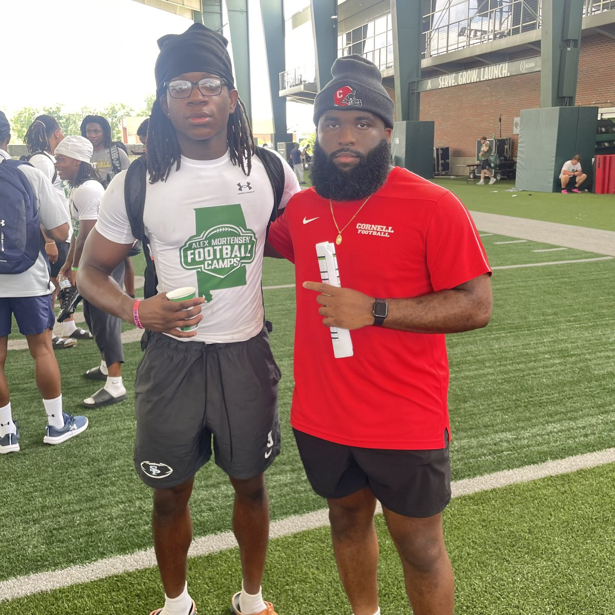 JamesJones5363's tweet photo. Had a great time at the @UAB_FB mega camp and a great time meeting coaches 

@SpainParkFB @Recruit_SP @vakakes @CoachAbrams @CoachMoody56 @Coach_Finck @TreyFlowers_ @HallTechSports1 https://t.co/uJL5apQ7Cc